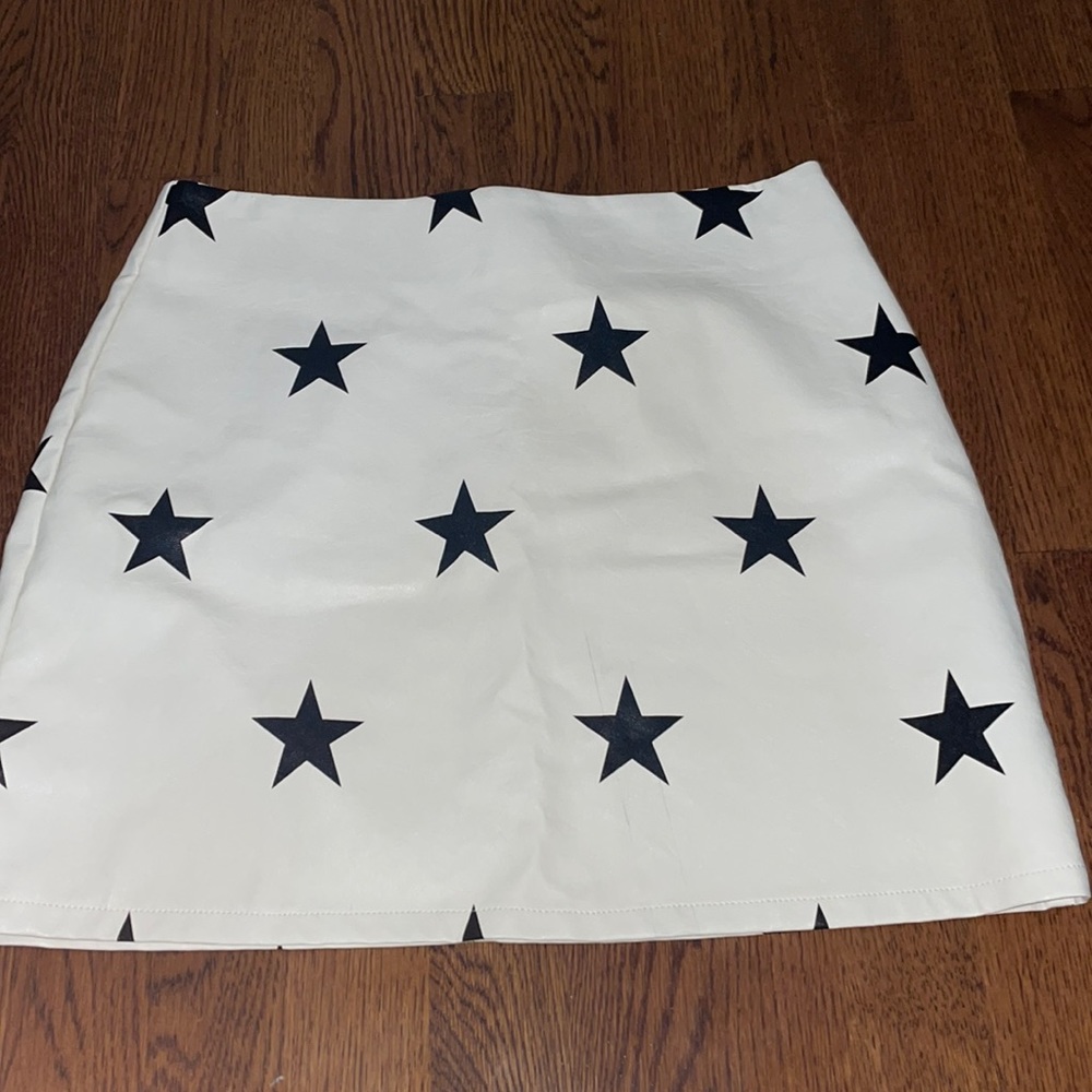 American Threads white leather skirt with stars size medium